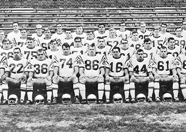 Undefeated 1966 football team to enter Hall of Fame