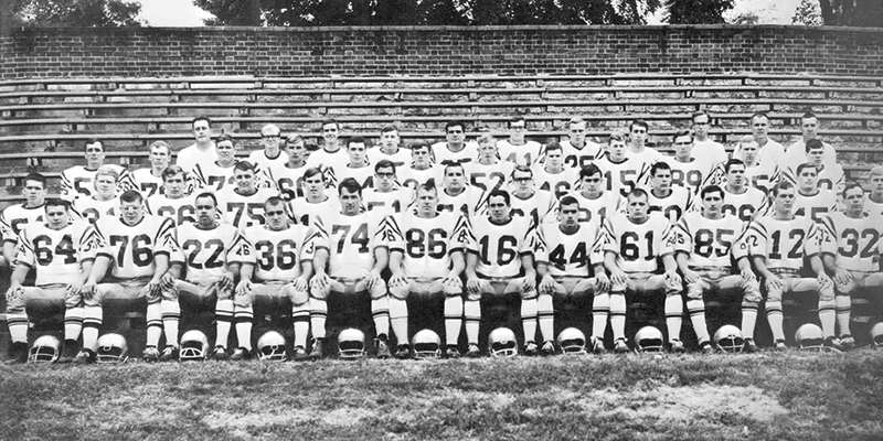 Undefeated 1966 football team to enter Hall of Fame